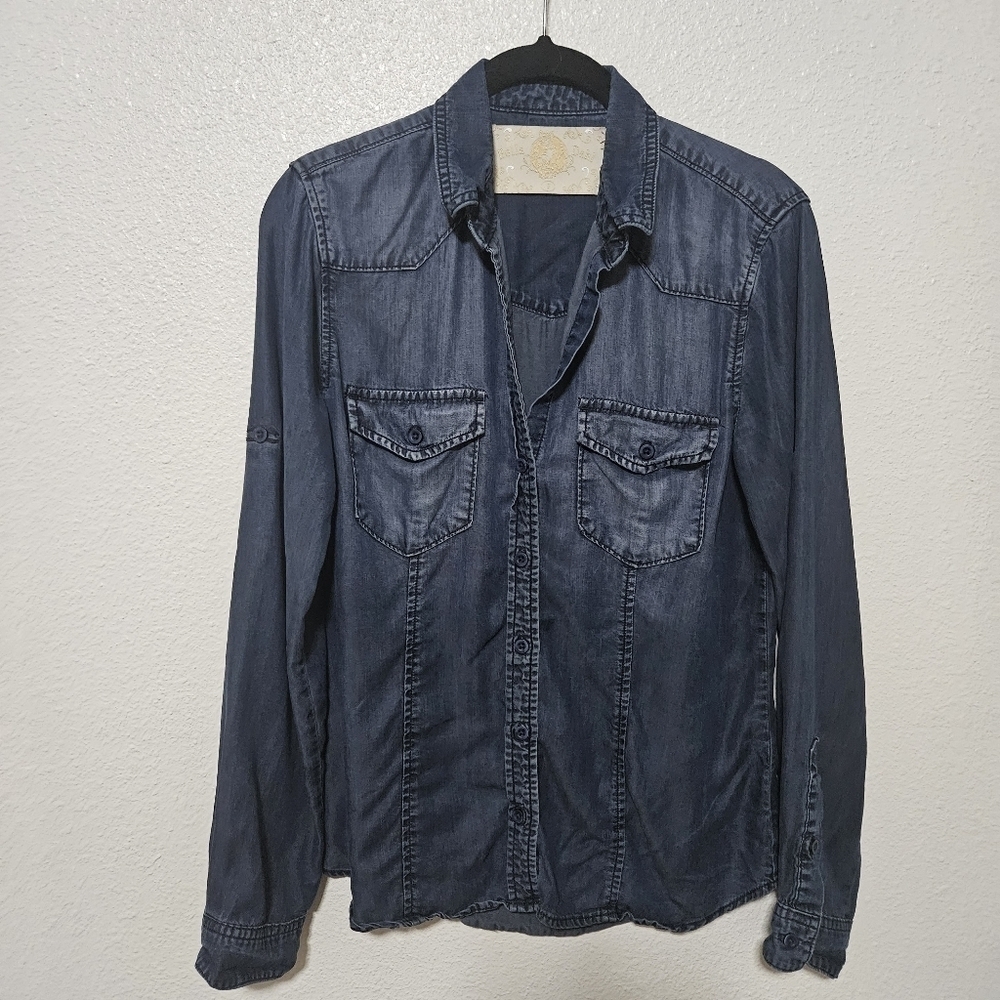 Bella Dahl chambray button down vneck top Size small